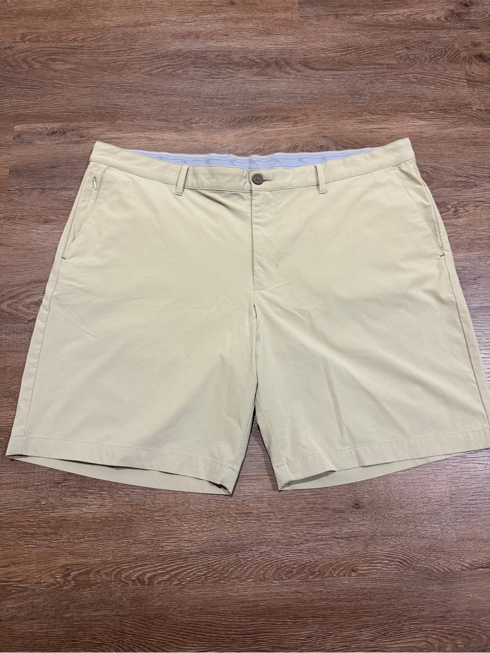 Tommy Bahama Chip Shot IslandZone 8” Golf Shorts Men’s 42 Khaki Performance - Picture 2 of 11